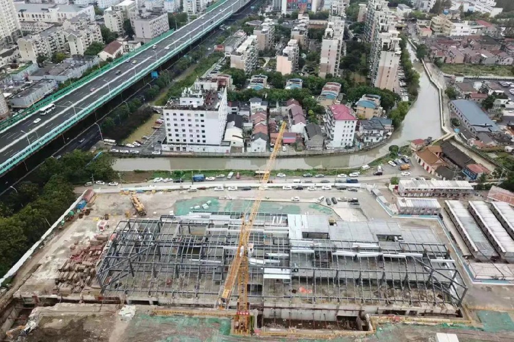 杭州拓佳YX65-600铝镁锰板在浦东新区川沙体育场屋面应用