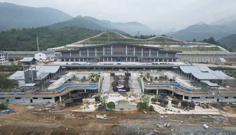 杭温高铁楠溪江站屋面YX25-330铝镁锰板，钛锌板